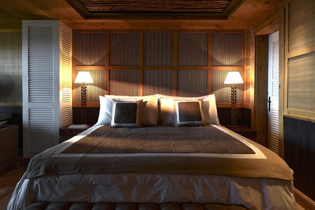 deluxe room | egyptian cotton sheets, premium bedding, down duvets, pillow-top beds