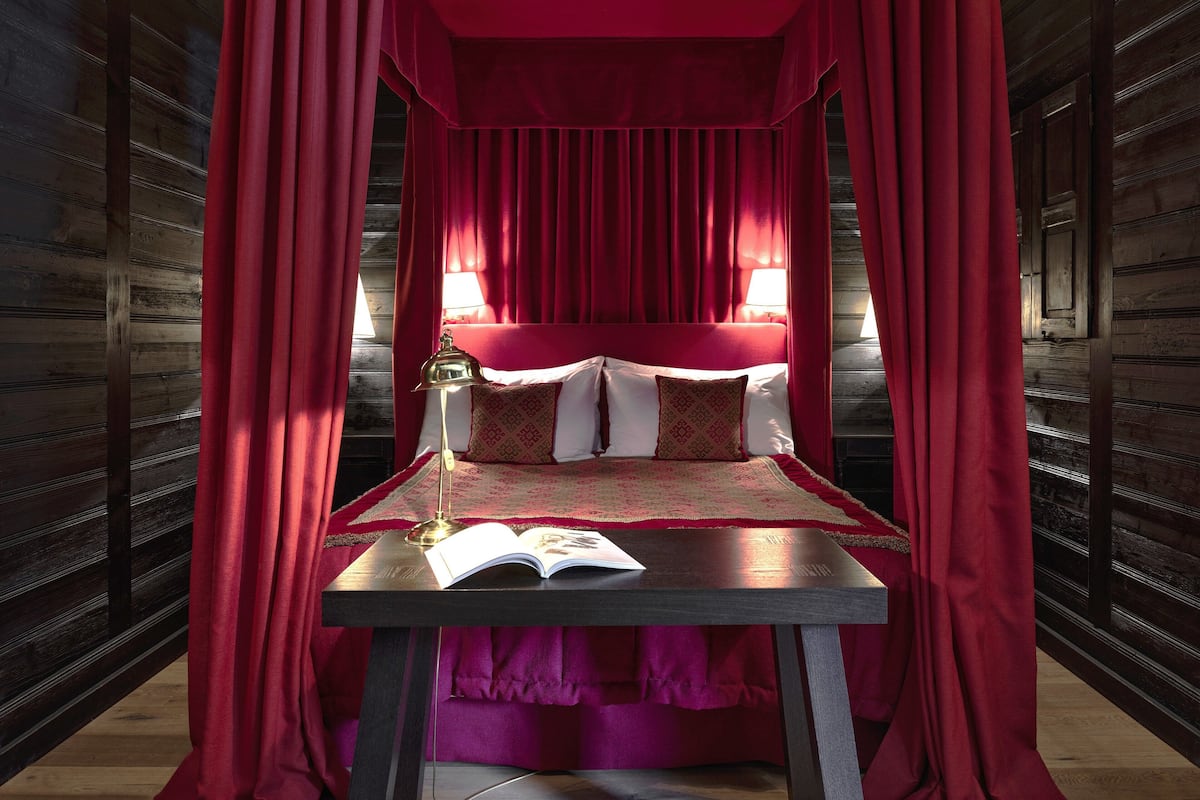Egyptian cotton sheets, premium bedding, down duvets, pillow-top beds