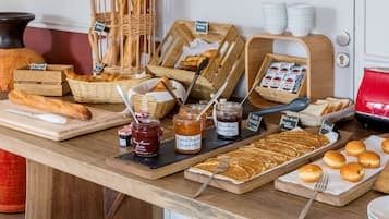 Desayuno buffet todos los días (con cargo)