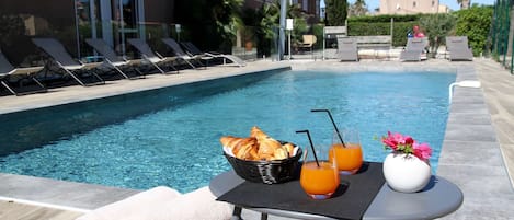 Piscine extérieure (ouverte en saison)