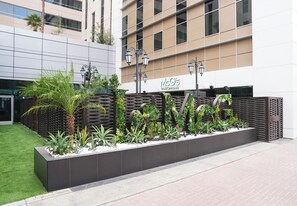 Serverer lunsj, middag og brunsj