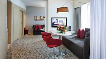 Suite Familiale, plusieurs lits | Coin séjour