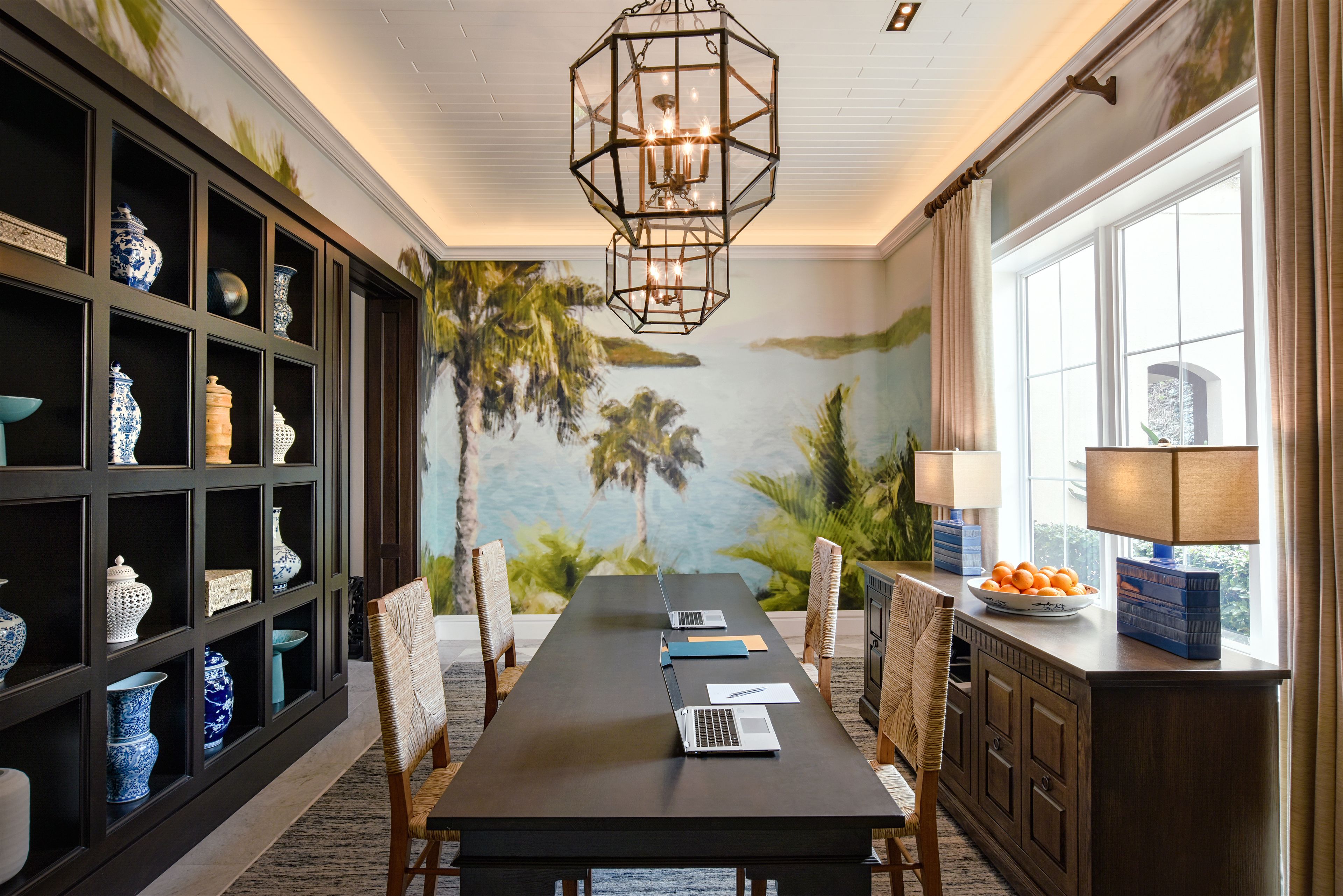 3 bars/lounges, cocktail bar, lobby lounge