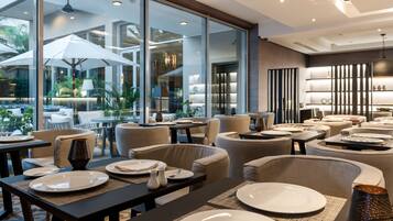 4 ๊ฐ์ ๋ ์คํ ๋, ์์นจ ์์ฌ, ์ ์ฌ ์์ฌ, ์ ๋
์์ฌ ์ ๊ณต(์ธ๊ณ ์๋ฆฌ)