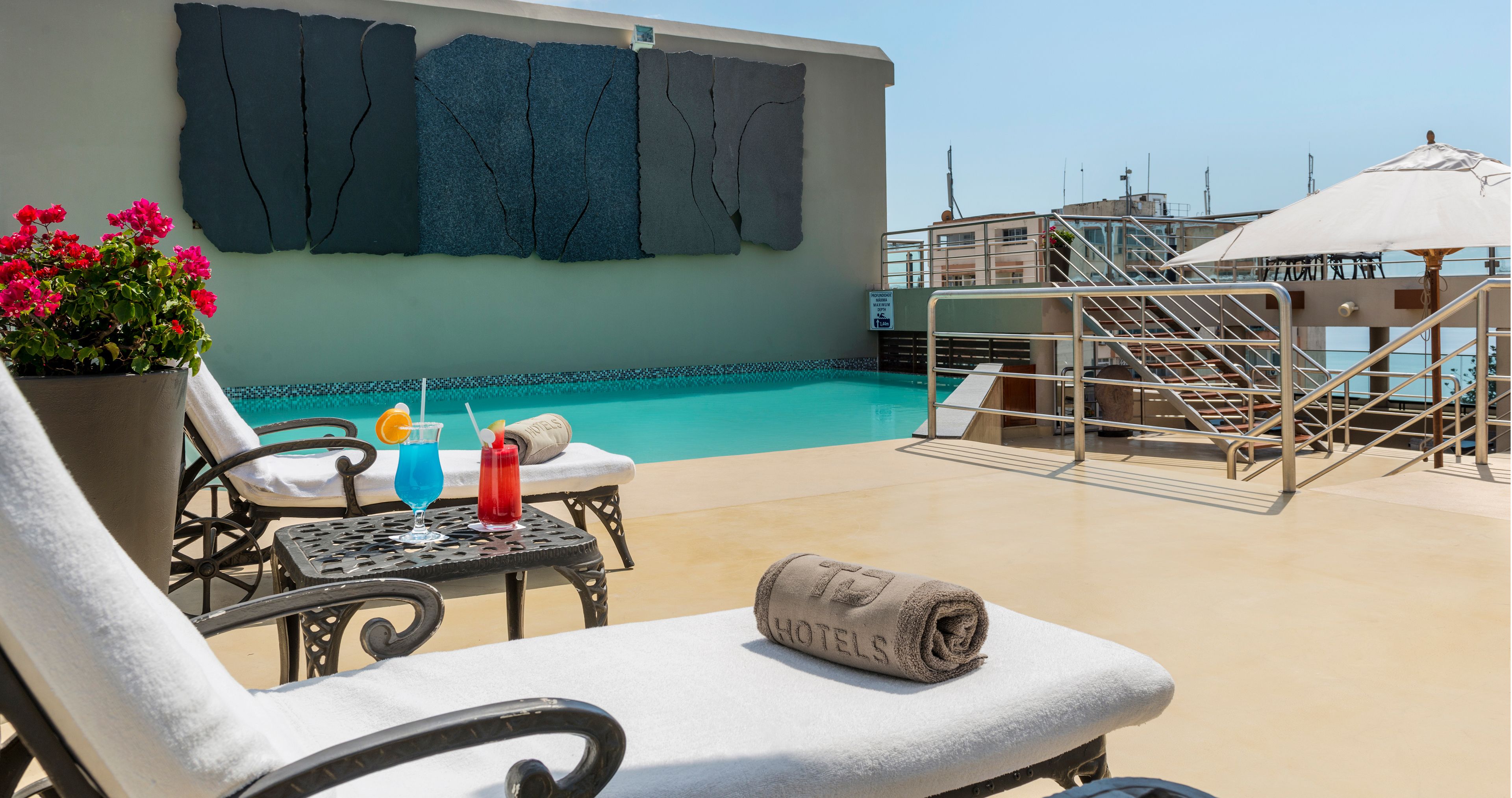 outdoor pool, pool loungers