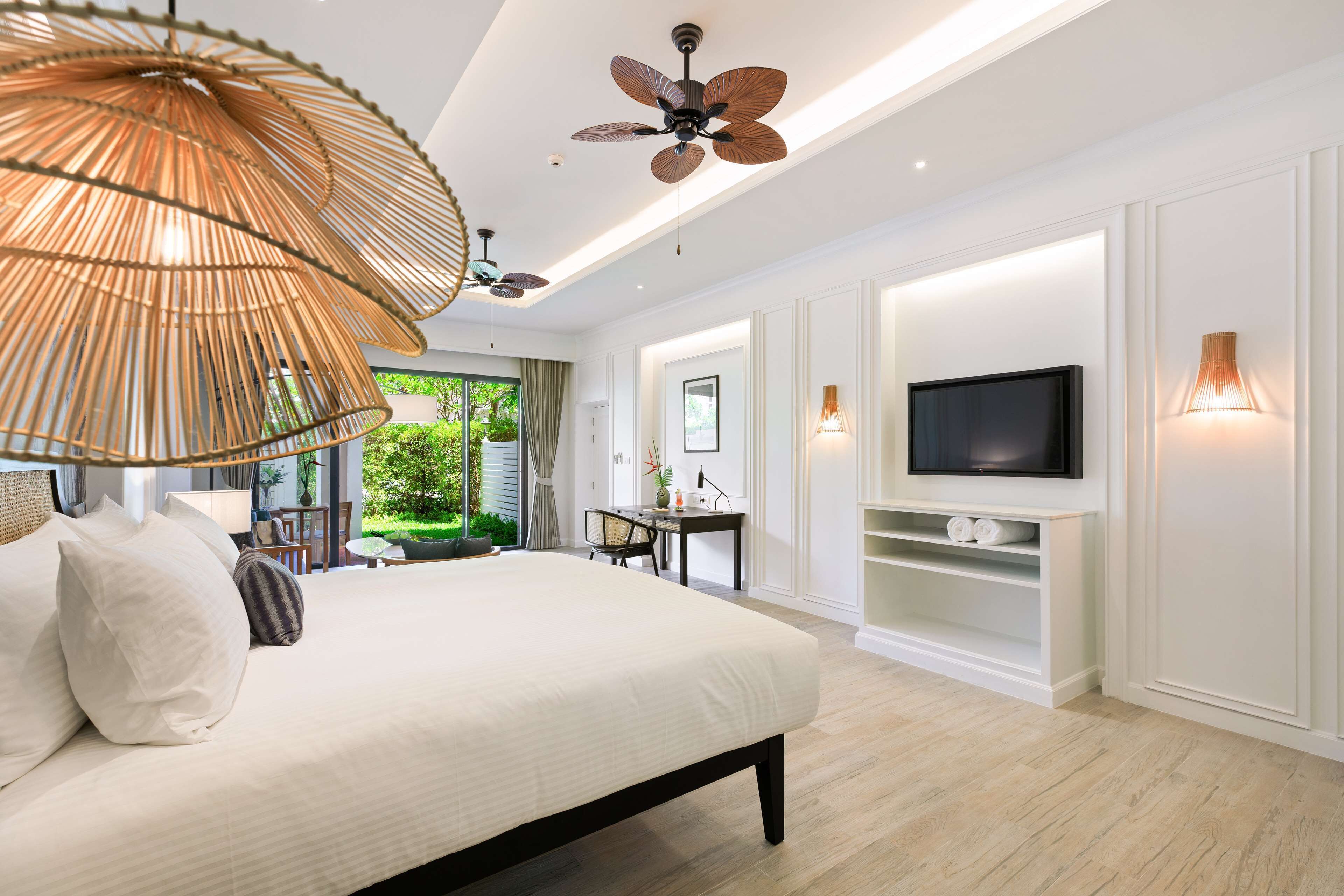 Club Room, 1 King Bed, Terrace (Garden) | Premium bedding, in-room safe, individually decorated, laptop workspace