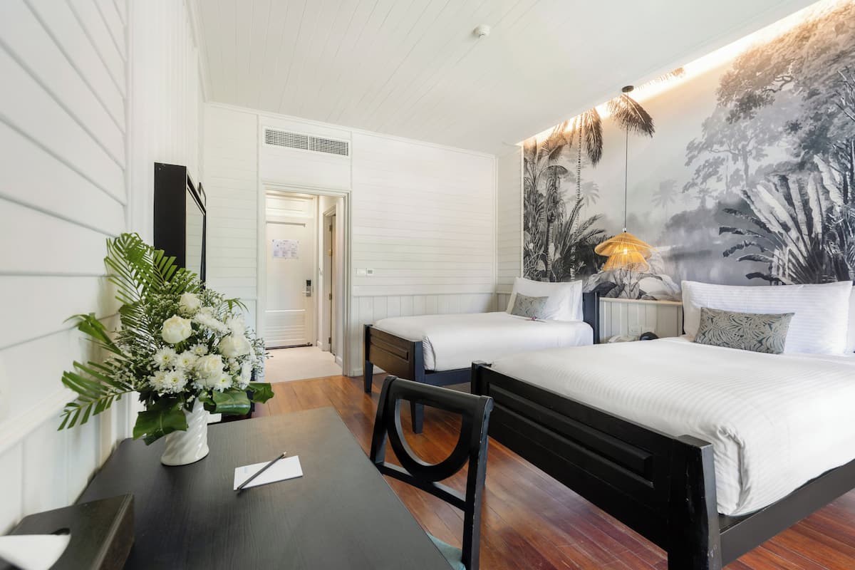 Sängtillbehör av högsta kvalitet och värdeförvaringsskåp på rummet