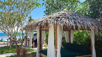 Deep-tissue massages, Thai massages, massages