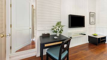 Premium bedding, in-room safe, individually decorated, laptop workspace