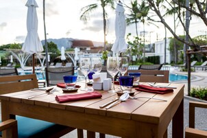 2 restaurantes; se sirven desayunos, almuerzos y cenas