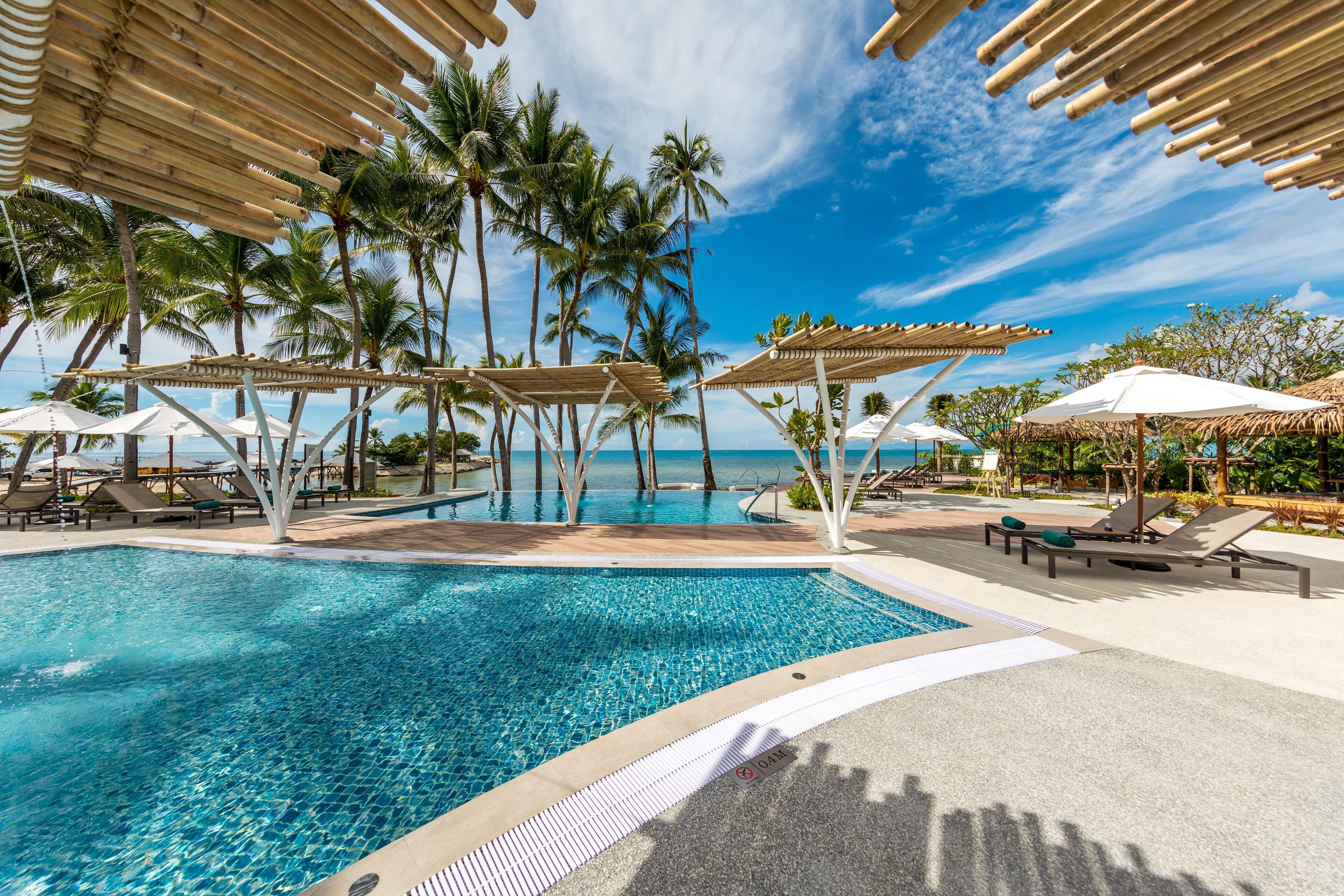 2 piscinas al aire libre, sombrillas, sillones reclinables de piscina