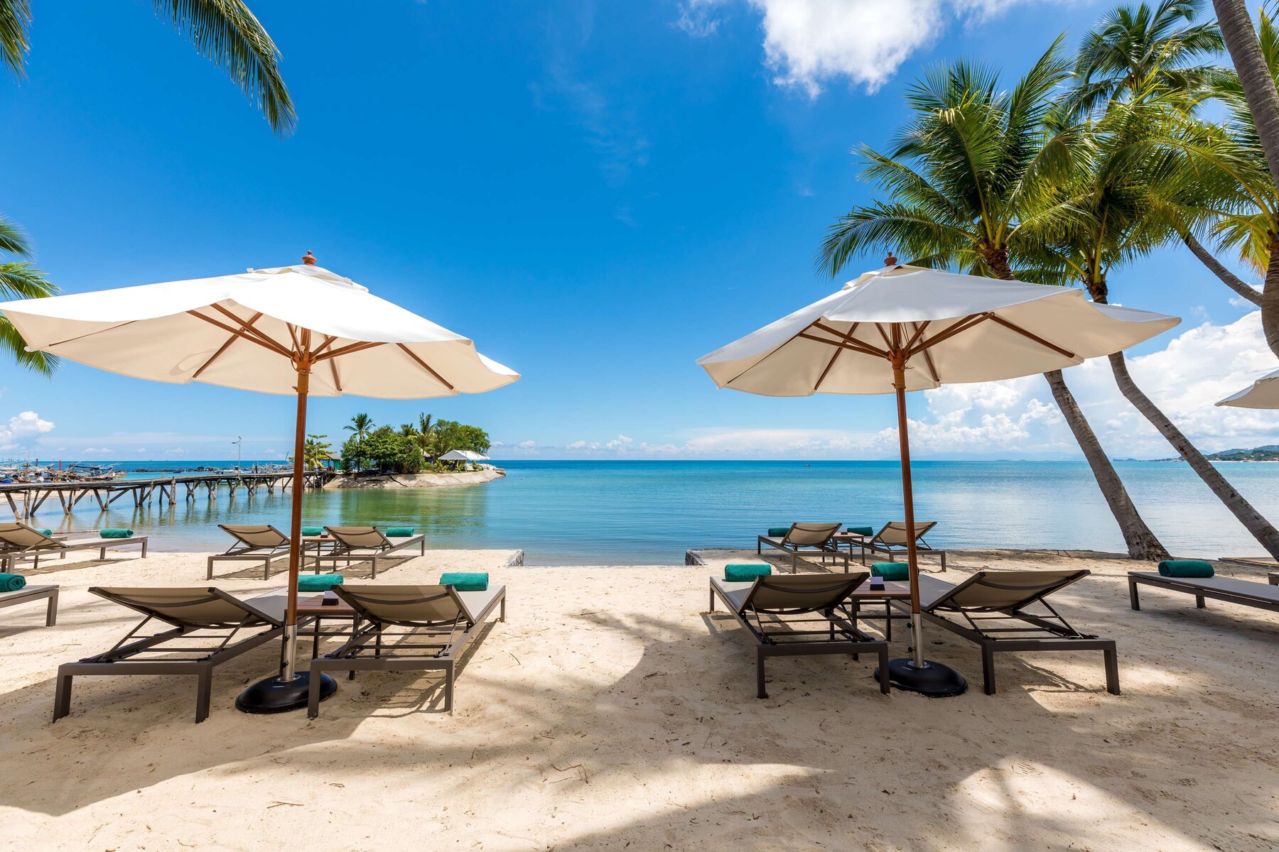 Beach nearby, beach bar, kayaking
