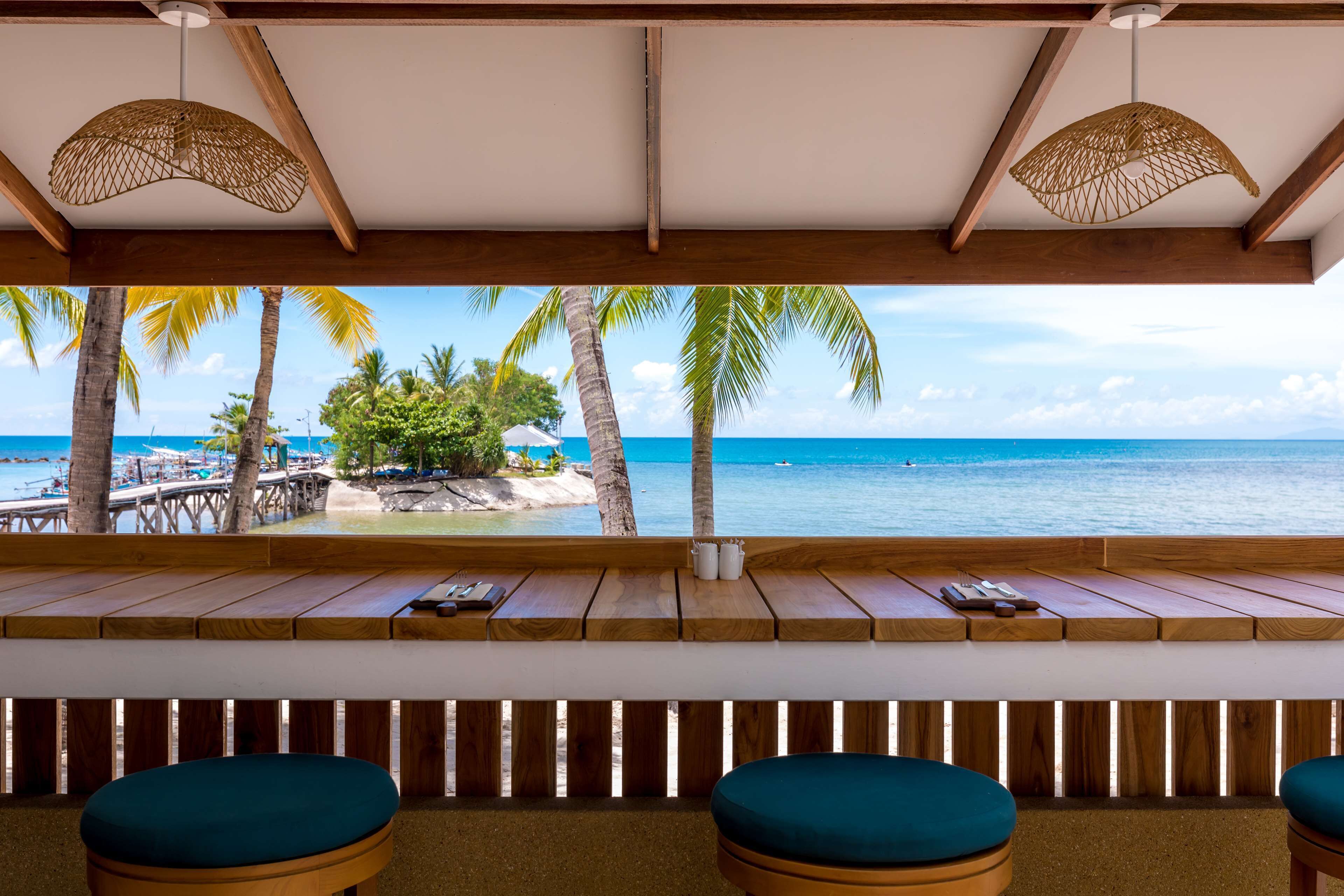 2 restaurants; breakfast, lunch, and dinner served