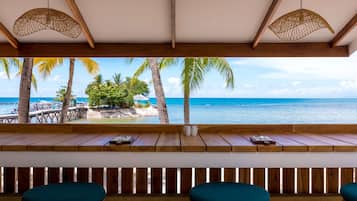 2 restaurants; breakfast, lunch, and dinner served