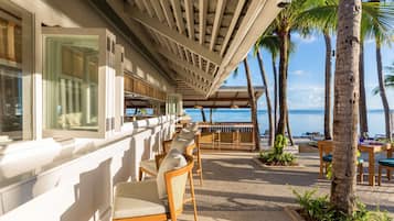 2 restaurants; breakfast, lunch, and dinner served