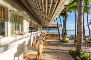 2 restaurants, breakfast, lunch, dinner served; international cuisine