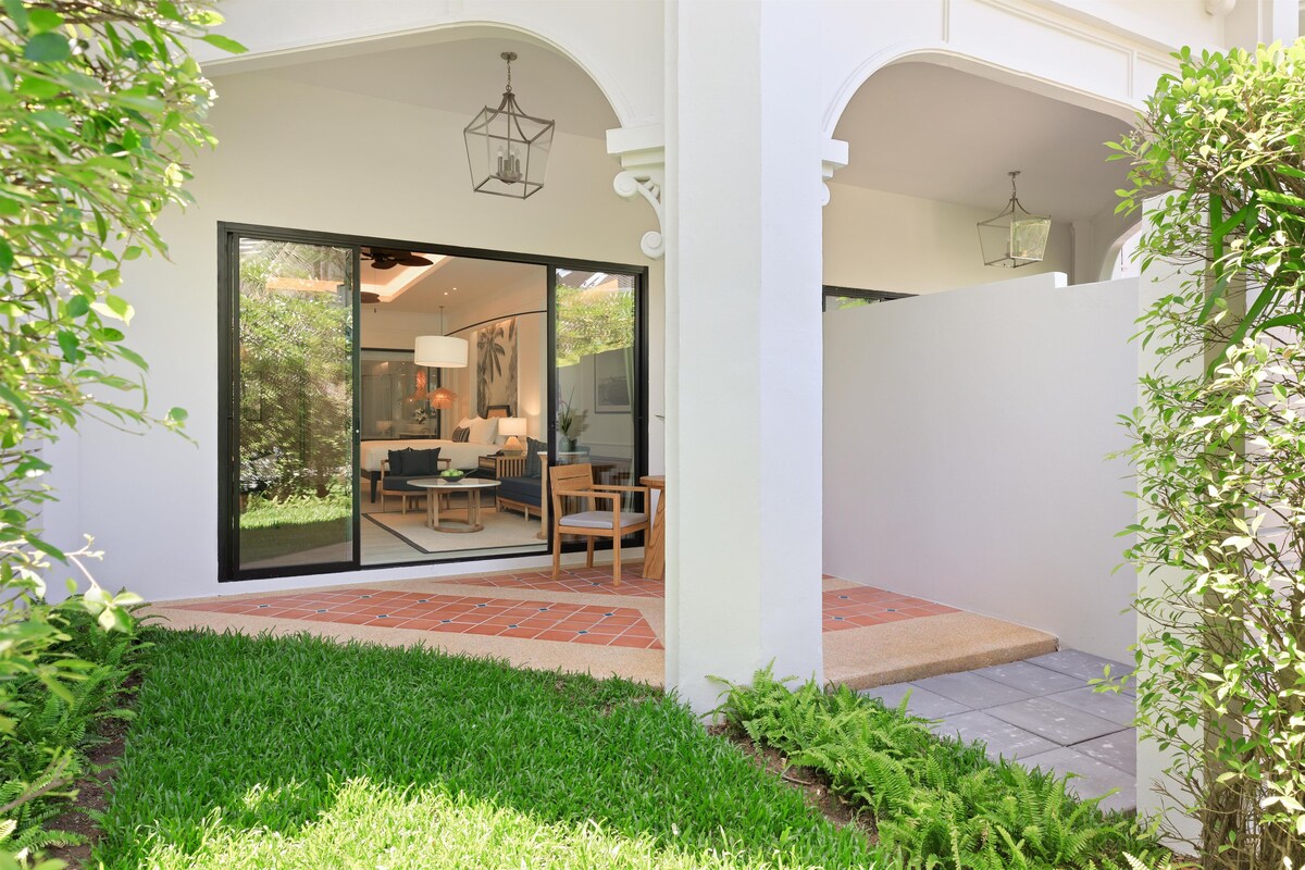 Club Room, 1 King Bed, Terrace (Garden) | Premium bedding, in-room safe, laptop workspace, blackout drapes