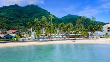 Beach nearby, beach bar, kayaking