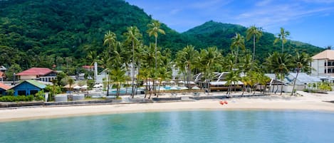 Beach nearby, beach bar, kayaking