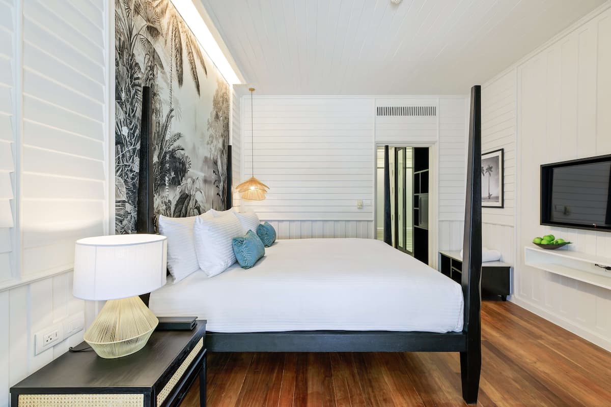 Premium bedding, in-room safe, individually decorated, laptop workspace