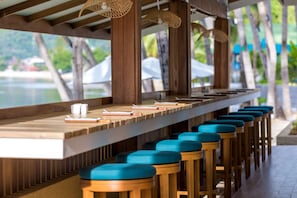 2 restaurants, breakfast, lunch, dinner served; international cuisine