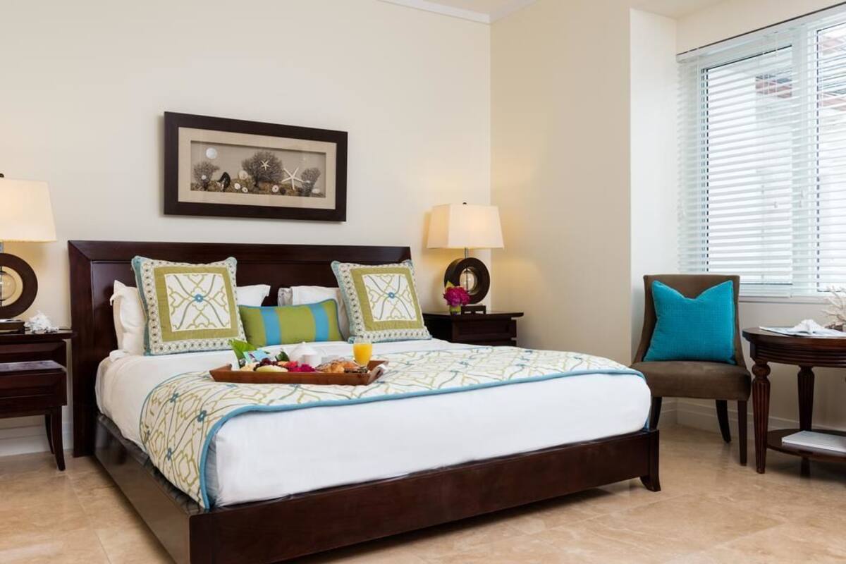 Premium bedding, in-room safe, iron/ironing board, WiFi (free)