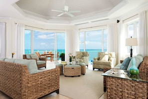 Hochwertige Bettwaren, Zimmersafe, Bügeleisen/Bügelbrett