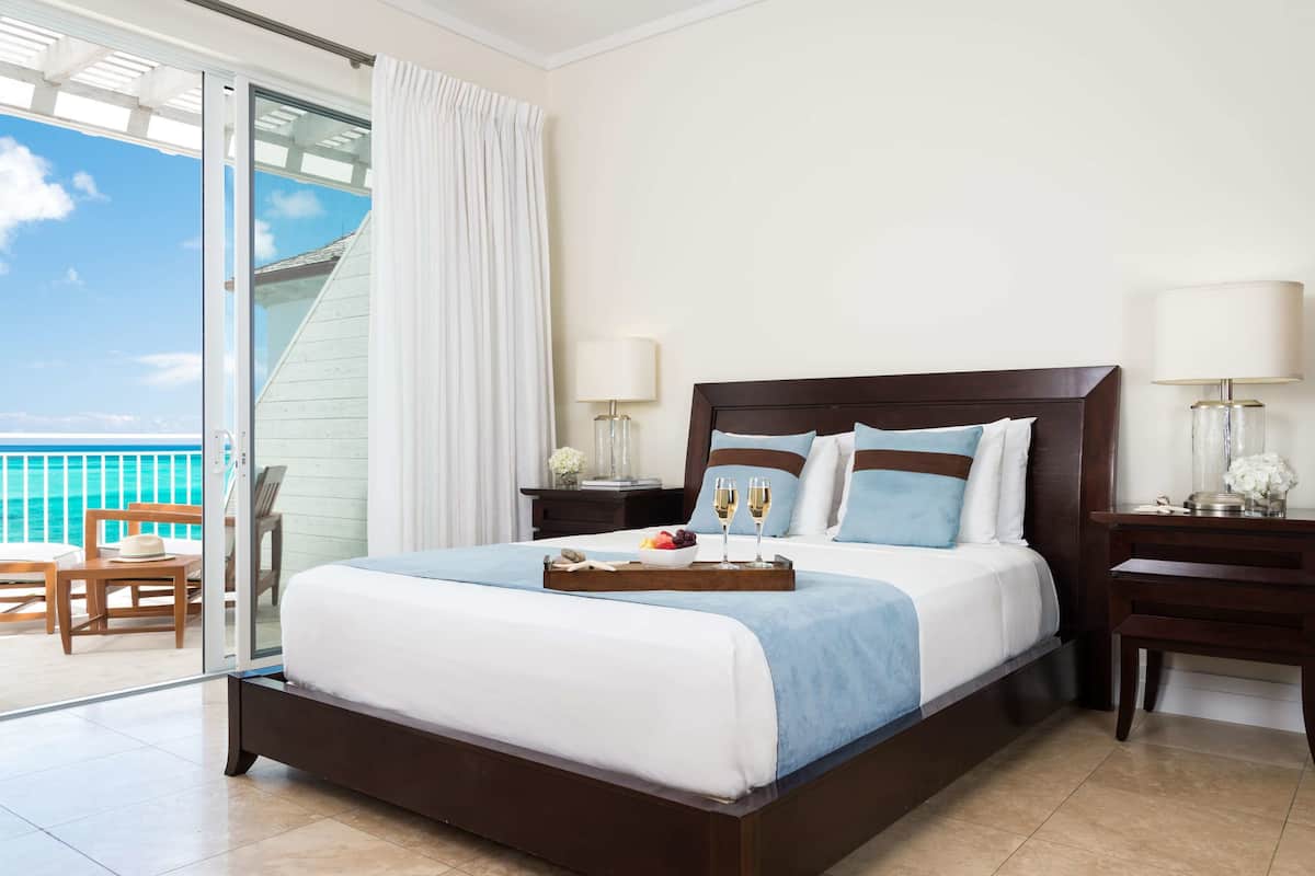 Premium bedding, in-room safe, iron/ironing board, WiFi (free)