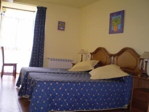 Premium bedding, blackout drapes, cribs/infant beds, free WiFi - Casa de Aldea Ruiloba (Ribadesella)
