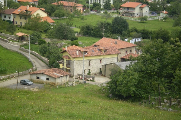 Vista frontal de la propiedad