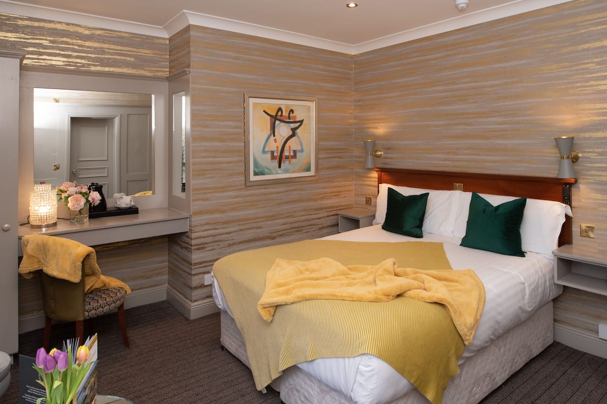 1 bedroom, in-room safe, individually decorated, desk