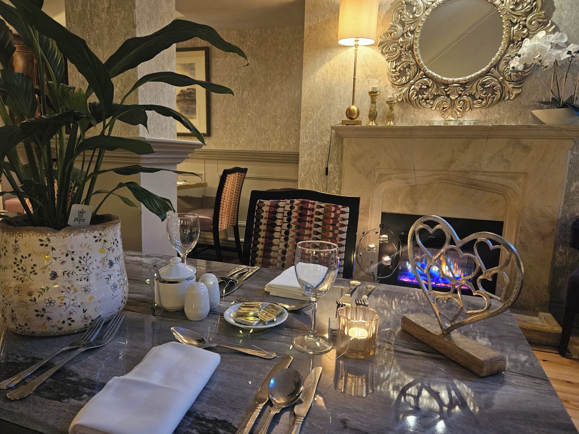 2 restaurants, breakfast, lunch, dinner served; local cuisine