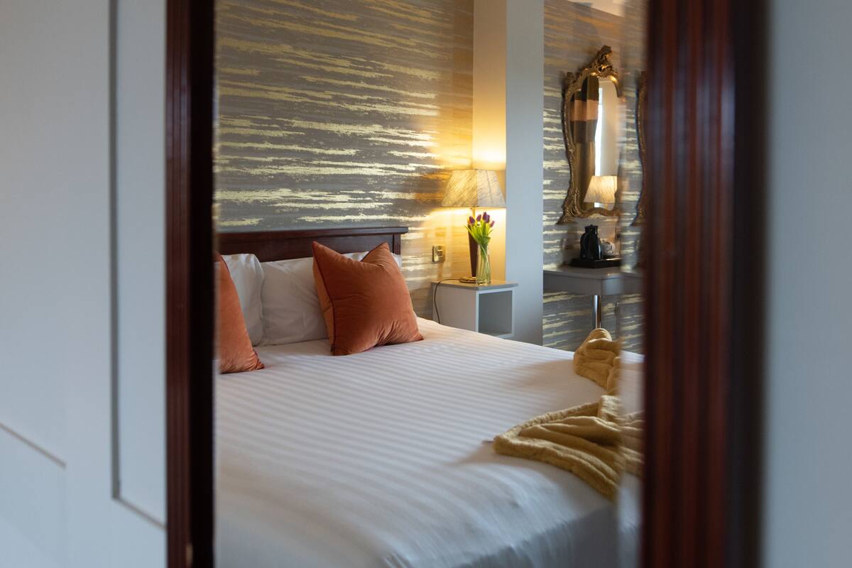 1 bedroom, in-room safe, individually decorated, desk