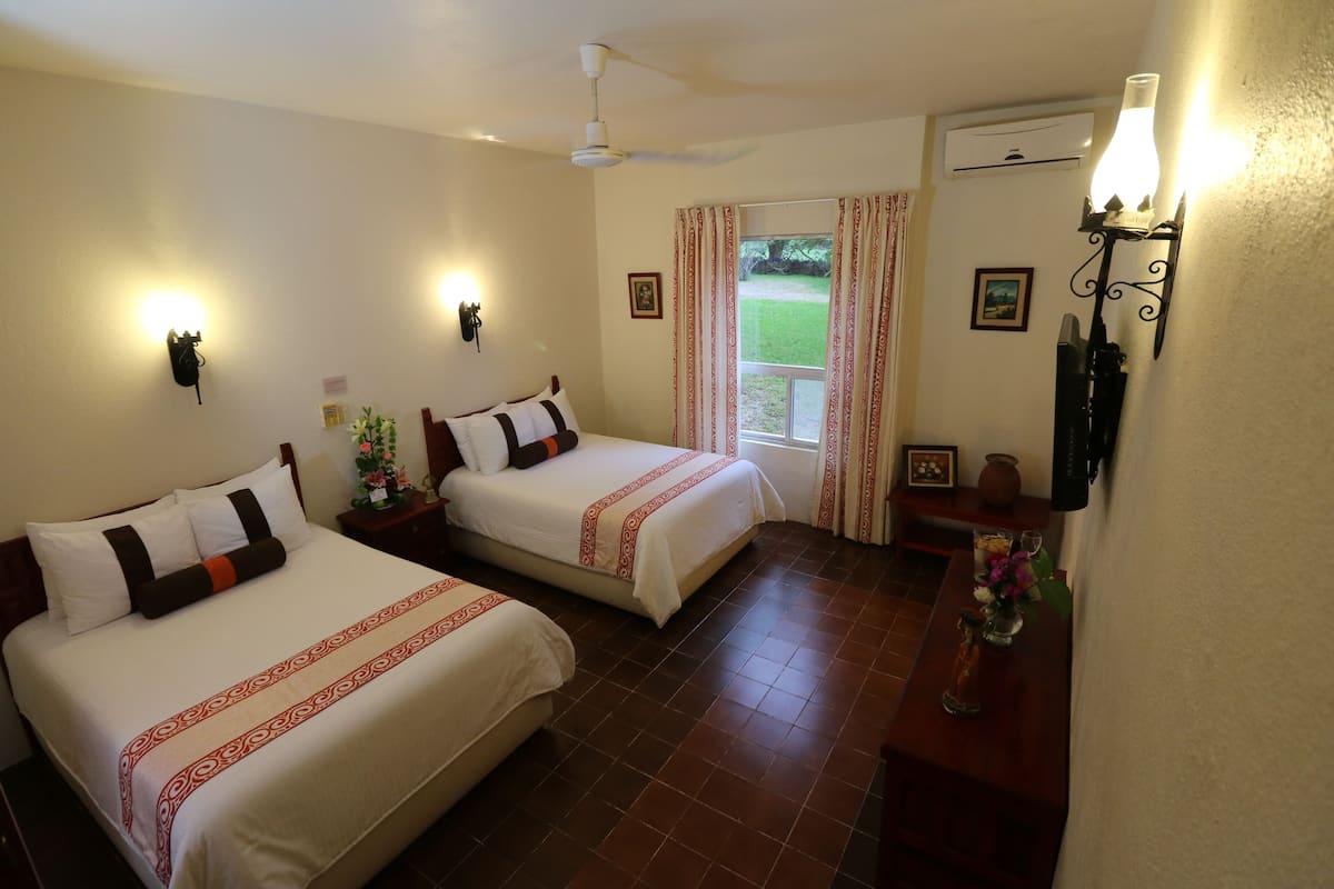 desk, wifi, bed sheets