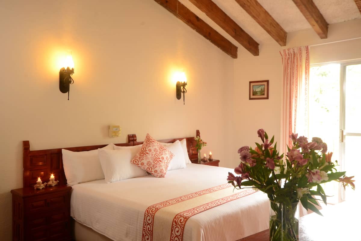 desk, wifi, bed sheets