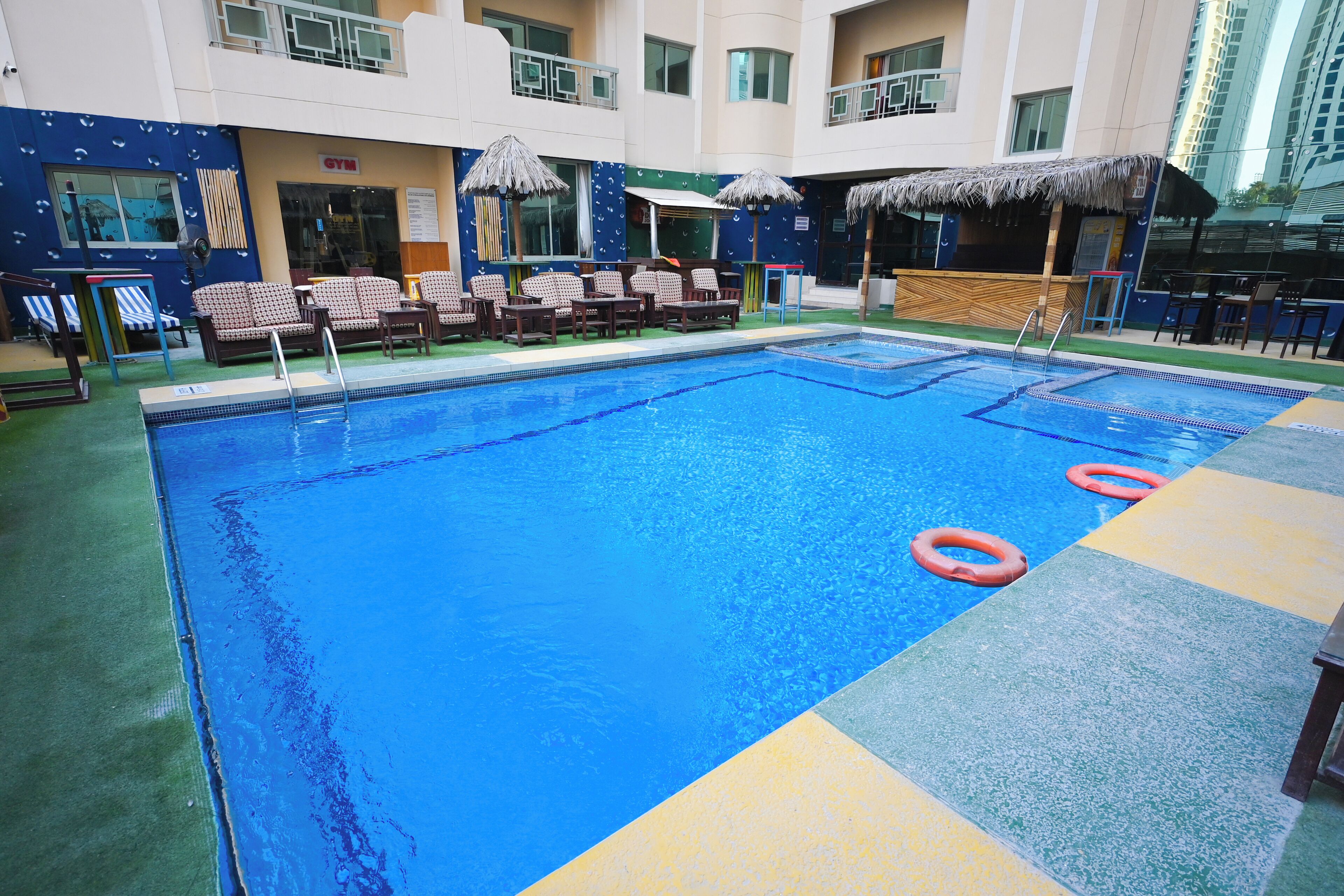 屋外プー  ル、サンラウンジャー