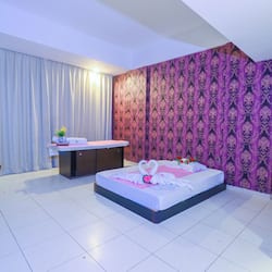 Couples treatment room(s), body treatments, body wraps, body scrubs