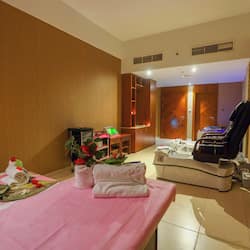 Couples treatment room(s), body treatments, body wraps, body scrubs