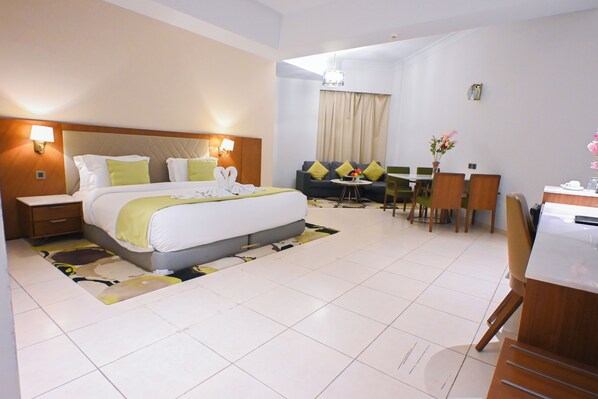 1 bedroom, down comforters, pillowtop beds, in-room safe - Ramee Palace Hotel (Manama)