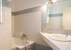 Bathroom - Stefanakis Hotel & Apartaments (Vari-Voula-Vouliagmeni)