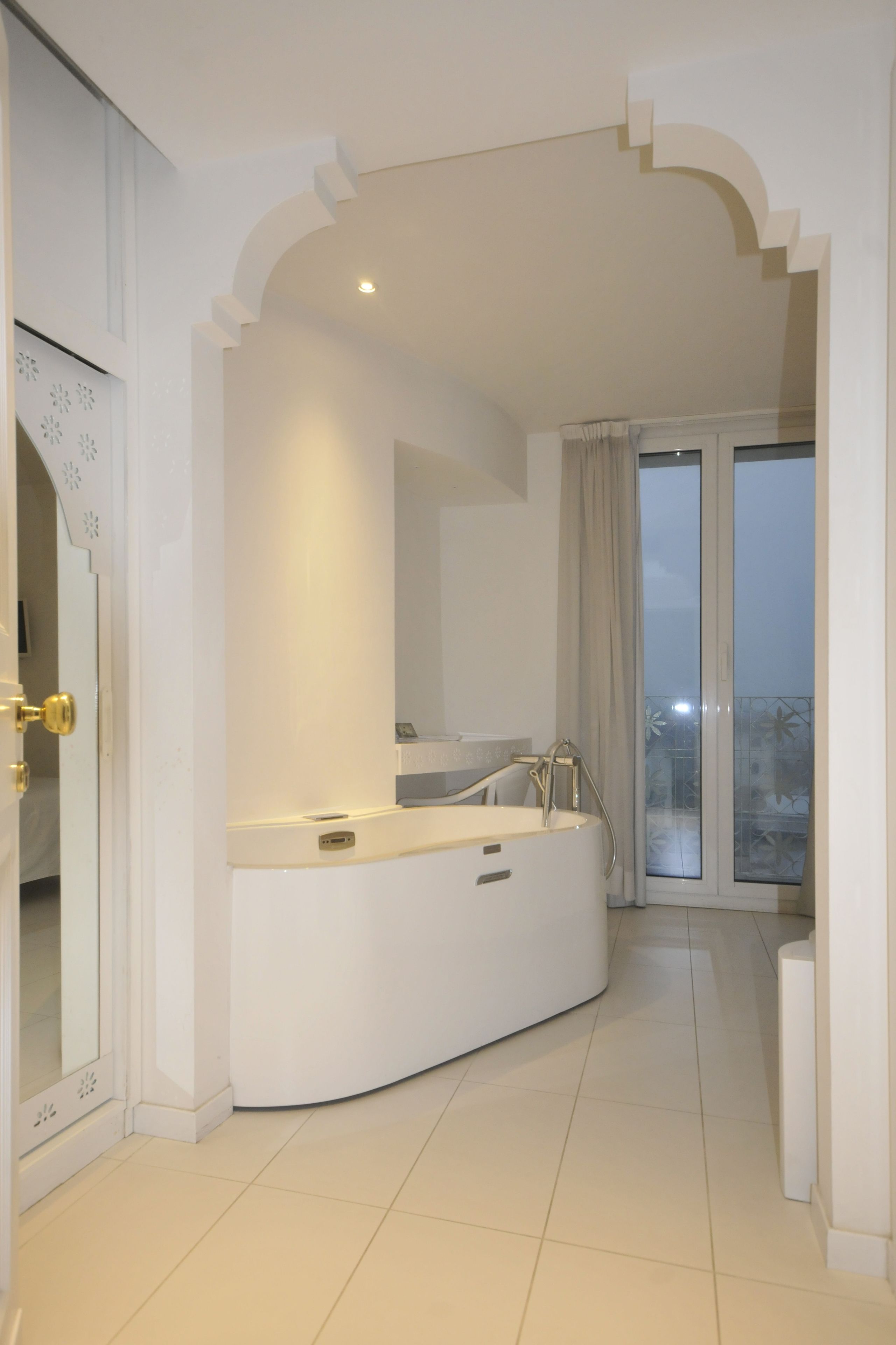 double room, hot tub | jetted bathtub