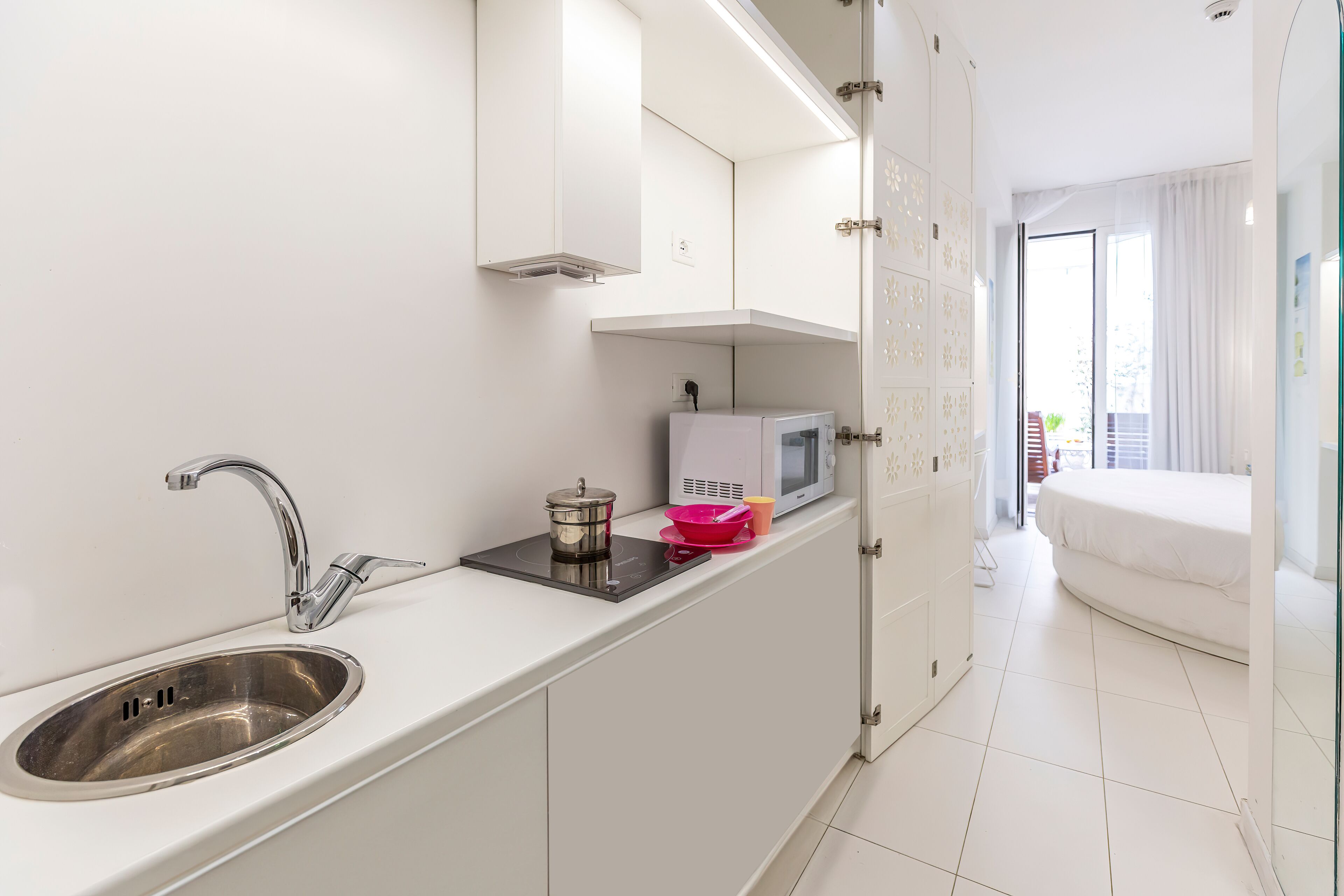 double room, hot tub | private kitchen