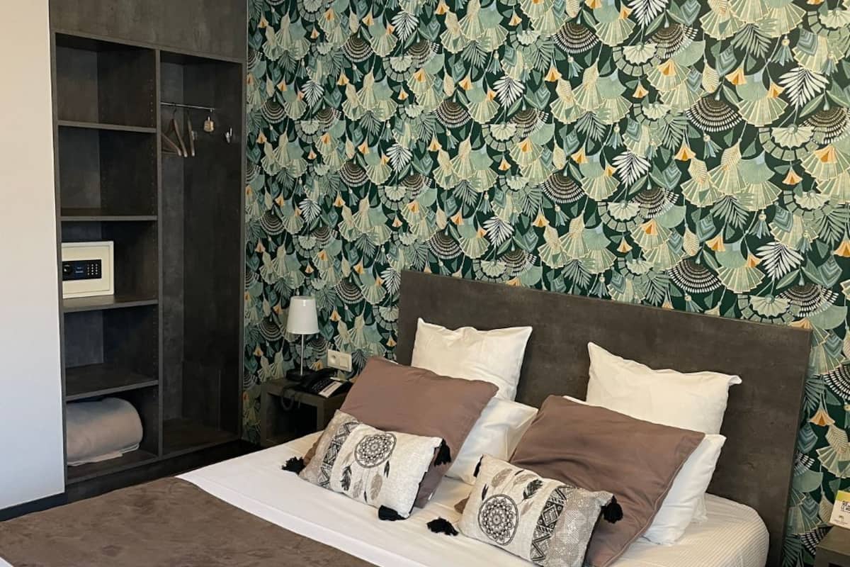 Superior Double Room (Le Club) | Desk, soundproofing, free WiFi, bed sheets