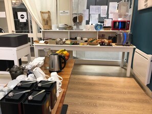 Buffet breakfast for a fee on weekends - Hotel Arcadia (Lannion)