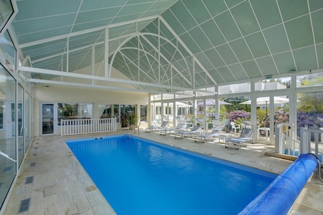 Indoor pool, seasonal outdoor pool, sun loungers