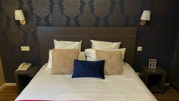 Comfort Double Room | Desk, soundproofing, free WiFi, bed sheets