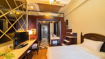 1 bedroom, desk, free WiFi, bed sheets
