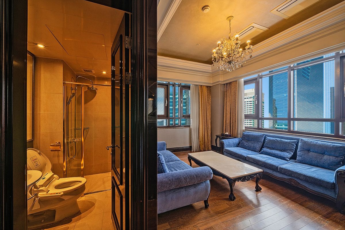 Suite (No Parking) | Escrivaninha, Wi-Fi de cortesia, roupa de cama