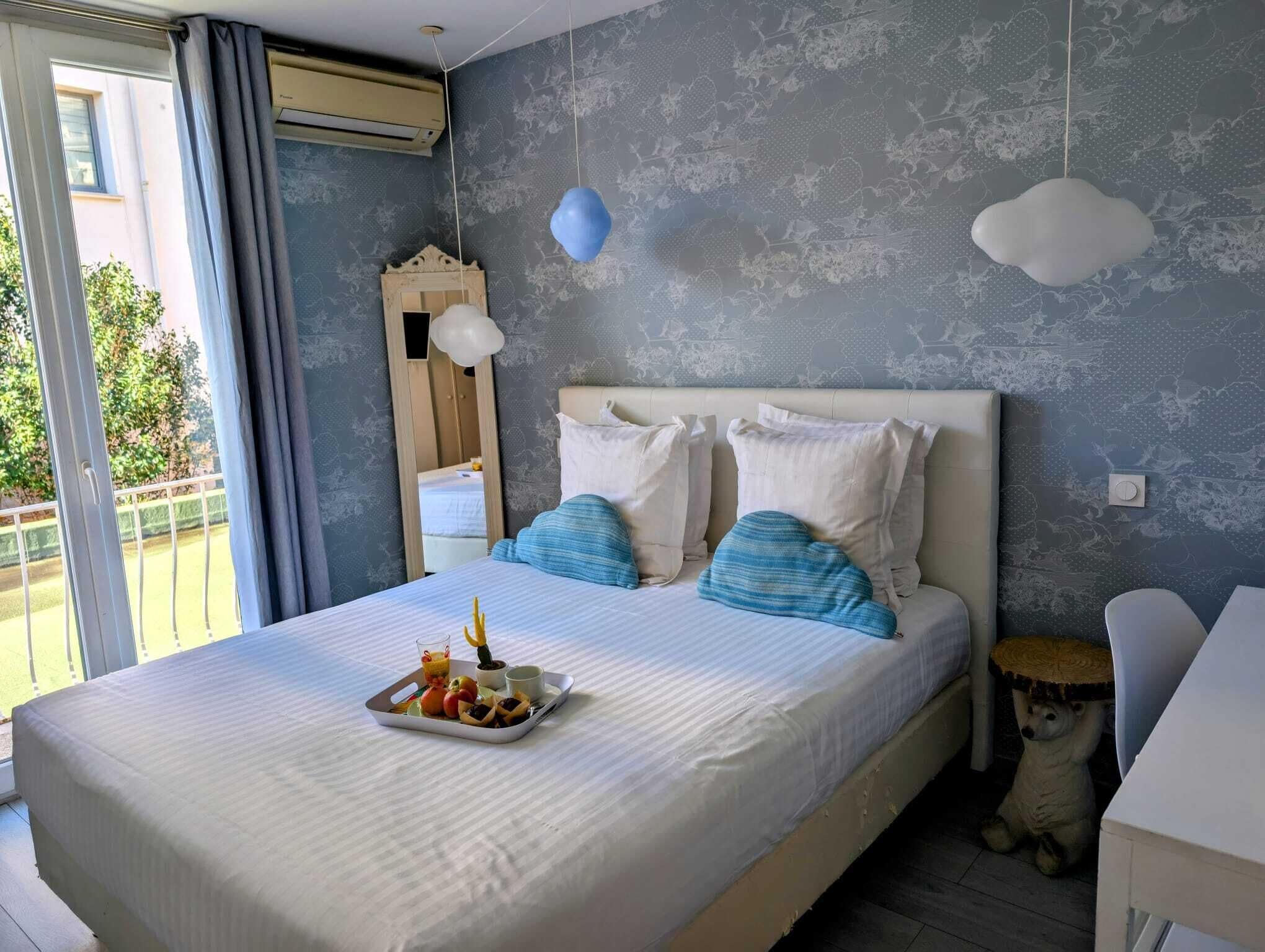 standard double room | minibar, in-room safe, desk, blackout curtains