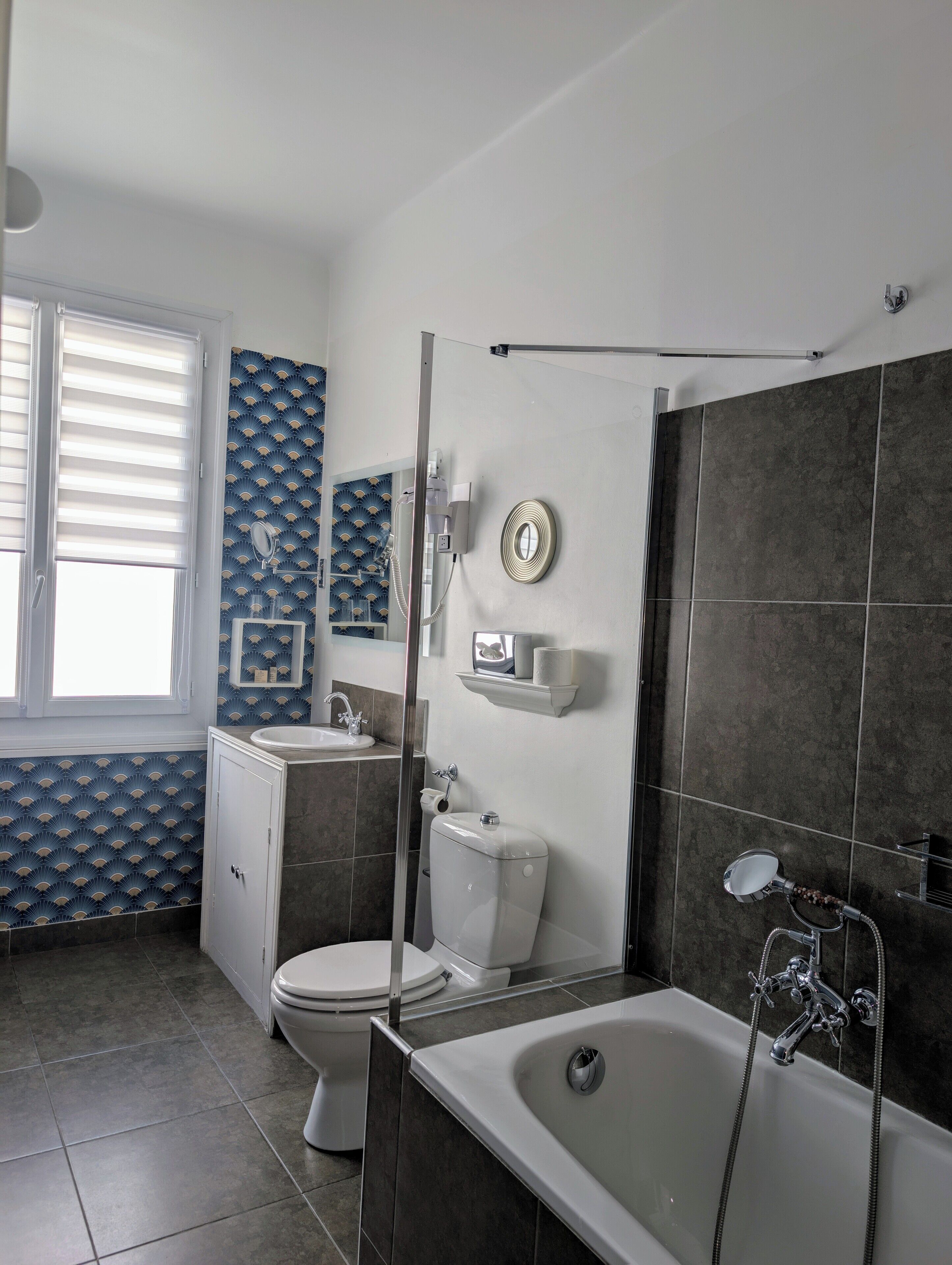 superior double room | bathroom | bathtub, towels